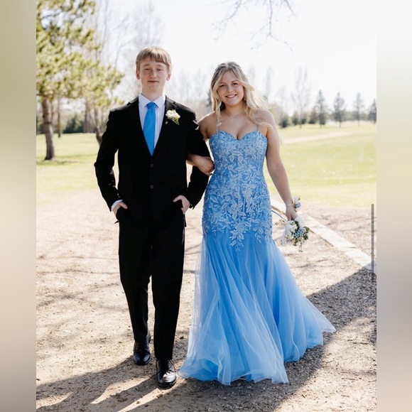 ELLIE WILDE EW36062 size 8 in Bluebell
Regular price$589.00 USD - Picture 6 of 12